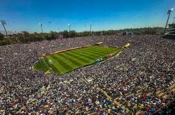 九游娱乐教练-足球场上的风云变幻引起观众热烈讨论