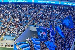 九游娱乐官网-大连一方球迷狂欢，球队备战下一场比赛