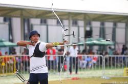 九游娱乐培训-丹麦射箭选手冷静应对，一箭射中靶心