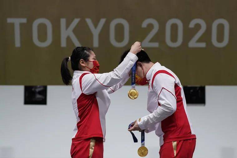 英国代表团斩获金牌，光芒四射