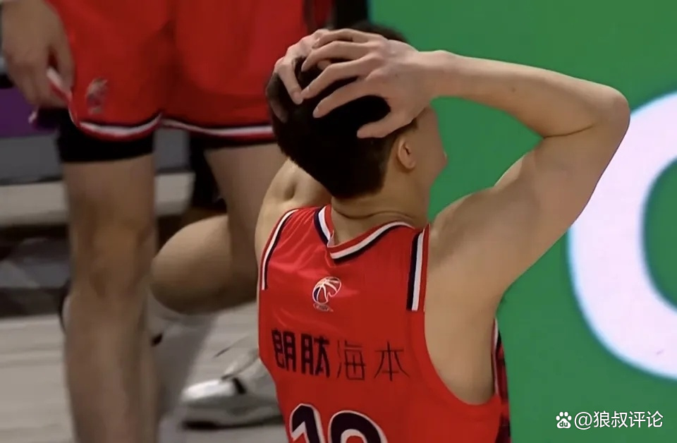 热血男篮联赛赛场上演激烈较量的简单介绍 热血男篮联赛赛场上演激烈较量的简单介绍